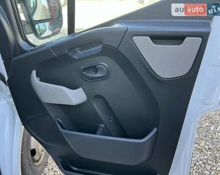 Белый Рено Мастер, объемом двигателя 2.3 л и пробегом 362 тыс. км за 17000 $, фото 6 на Automoto.ua