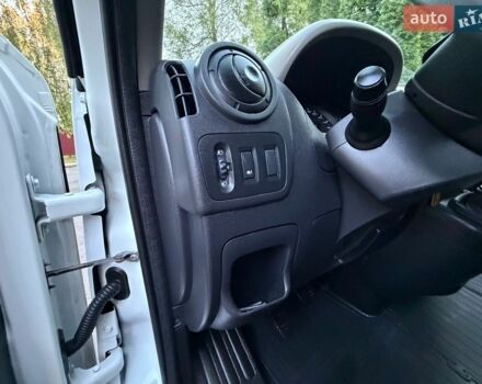 Белый Рено Мастер, объемом двигателя 2.3 л и пробегом 212 тыс. км за 17600 $, фото 34 на Automoto.ua