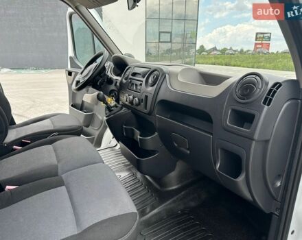 Белый Рено Мастер, объемом двигателя 2.3 л и пробегом 270 тыс. км за 22900 $, фото 29 на Automoto.ua