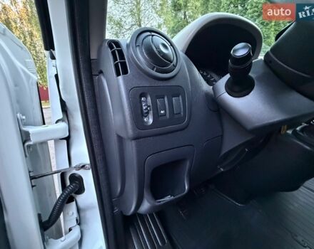 Білий Рено Мастєр, об'ємом двигуна 2.3 л та пробігом 212 тис. км за 17900 $, фото 33 на Automoto.ua