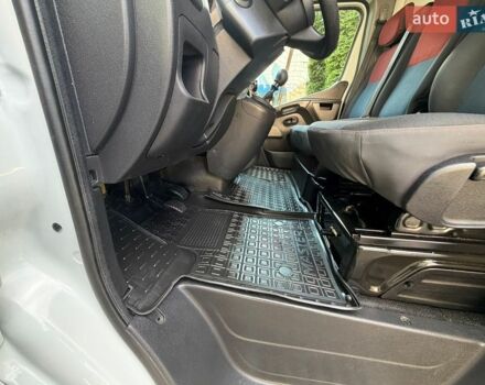 Белый Рено Мастер, объемом двигателя 2.3 л и пробегом 220 тыс. км за 17900 $, фото 32 на Automoto.ua