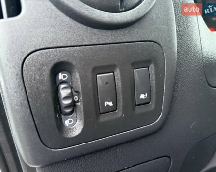 Белый Рено Мастер, объемом двигателя 2.3 л и пробегом 280 тыс. км за 17700 $, фото 17 на Automoto.ua