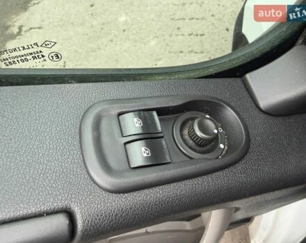 Белый Рено Мастер, объемом двигателя 2.3 л и пробегом 172 тыс. км за 18300 $, фото 31 на Automoto.ua