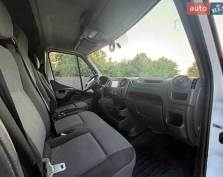 Белый Рено Мастер, объемом двигателя 2.3 л и пробегом 370 тыс. км за 16500 $, фото 6 на Automoto.ua