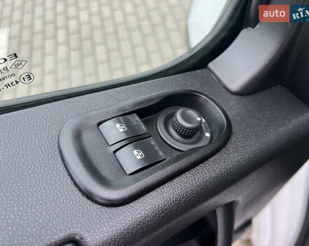 Белый Рено Мастер, объемом двигателя 2.3 л и пробегом 260 тыс. км за 19500 $, фото 38 на Automoto.ua