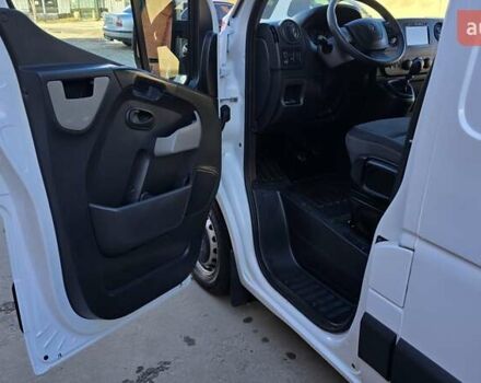 Белый Рено Мастер, объемом двигателя 2.3 л и пробегом 178 тыс. км за 19500 $, фото 7 на Automoto.ua