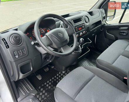 Белый Рено Мастер, объемом двигателя 2.3 л и пробегом 260 тыс. км за 19500 $, фото 32 на Automoto.ua