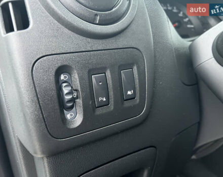 Белый Рено Мастер, объемом двигателя 2.3 л и пробегом 260 тыс. км за 19500 $, фото 37 на Automoto.ua