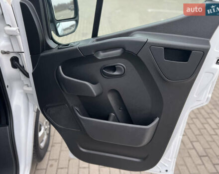 Белый Рено Мастер, объемом двигателя 2.3 л и пробегом 260 тыс. км за 19500 $, фото 28 на Automoto.ua