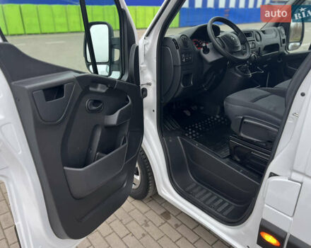 Белый Рено Мастер, объемом двигателя 2.3 л и пробегом 260 тыс. км за 19500 $, фото 31 на Automoto.ua