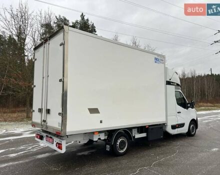 Белый Рено Мастер, объемом двигателя 2.3 л и пробегом 317 тыс. км за 25999 $, фото 1 на Automoto.ua