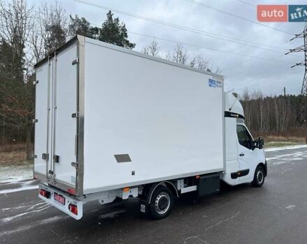 Белый Рено Мастер, объемом двигателя 2.3 л и пробегом 317 тыс. км за 25999 $, фото 4 на Automoto.ua