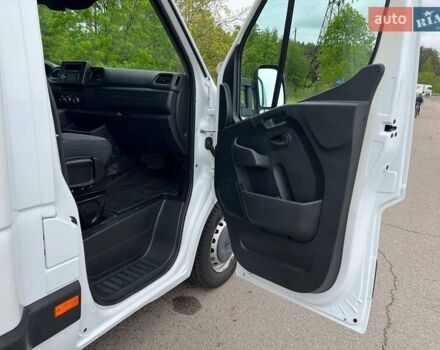 Белый Рено Мастер, объемом двигателя 2.3 л и пробегом 330 тыс. км за 26999 $, фото 63 на Automoto.ua