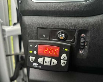 Белый Рено Мастер, объемом двигателя 2.3 л и пробегом 155 тыс. км за 27325 $, фото 40 на Automoto.ua