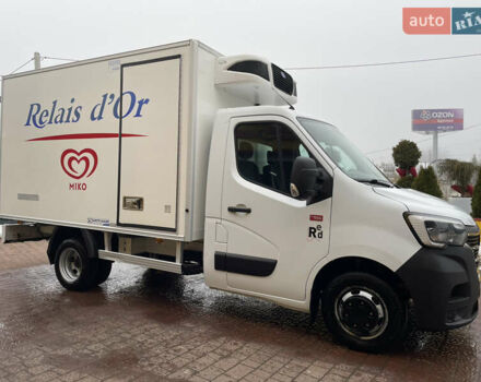 Белый Рено Мастер, объемом двигателя 2.3 л и пробегом 184 тыс. км за 29700 $, фото 2 на Automoto.ua