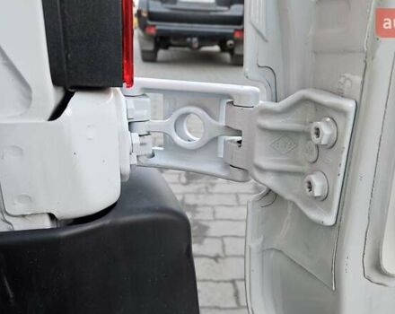 Белый Рено Мастер, объемом двигателя 2.3 л и пробегом 239 тыс. км за 24700 $, фото 54 на Automoto.ua