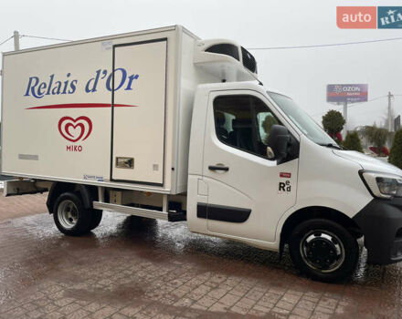 Белый Рено Мастер, объемом двигателя 2.3 л и пробегом 184 тыс. км за 29700 $, фото 3 на Automoto.ua