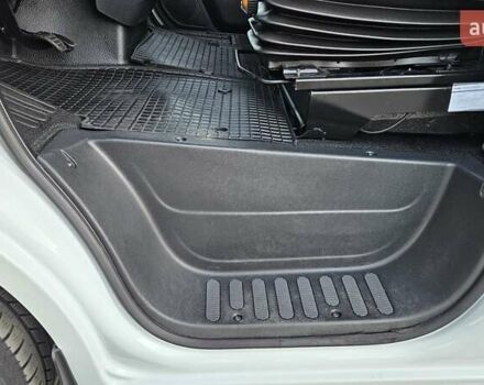 Белый Рено Мастер, объемом двигателя 2.3 л и пробегом 239 тыс. км за 24700 $, фото 16 на Automoto.ua