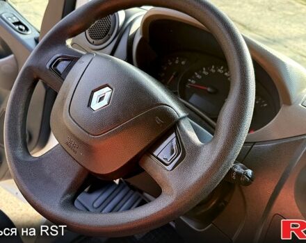 Белый Рено Мастер, объемом двигателя 2.3 л и пробегом 193 тыс. км за 12800 $, фото 5 на Automoto.ua