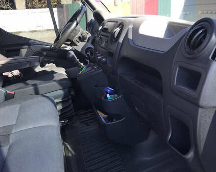 Белый Рено Мастер, объемом двигателя 2.3 л и пробегом 320 тыс. км за 13000 $, фото 7 на Automoto.ua