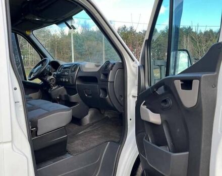 Белый Рено Мастер, объемом двигателя 2.3 л и пробегом 385 тыс. км за 12000 $, фото 3 на Automoto.ua