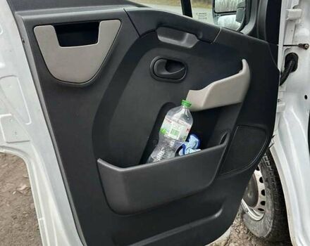 Белый Рено Мастер, объемом двигателя 2.3 л и пробегом 495 тыс. км за 16200 $, фото 2 на Automoto.ua