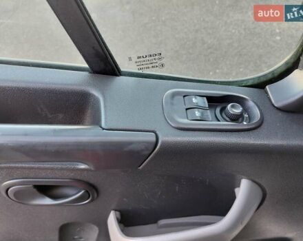 Белый Рено Мастер, объемом двигателя 2.3 л и пробегом 421 тыс. км за 15300 $, фото 17 на Automoto.ua