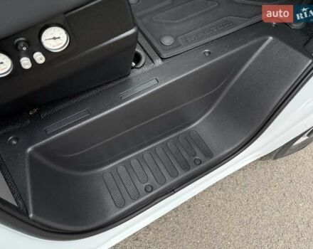 Белый Рено Мастер, объемом двигателя 2.3 л и пробегом 379 тыс. км за 17600 $, фото 57 на Automoto.ua