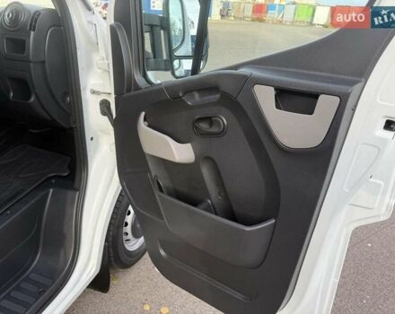 Белый Рено Мастер, объемом двигателя 2.3 л и пробегом 323 тыс. км за 16200 $, фото 5 на Automoto.ua