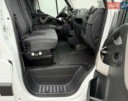 Белый Рено Мастер, объемом двигателя 2.3 л и пробегом 379 тыс. км за 17600 $, фото 60 на Automoto.ua