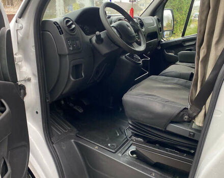 Белый Рено Мастер, объемом двигателя 2.3 л и пробегом 648 тыс. км за 15500 $, фото 6 на Automoto.ua