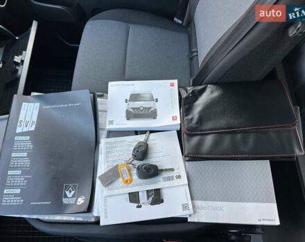 Белый Рено Мастер, объемом двигателя 2.3 л и пробегом 360 тыс. км за 25999 $, фото 44 на Automoto.ua