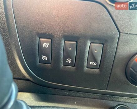 Білий Рено Мастєр, об'ємом двигуна 2.3 л та пробігом 405 тис. км за 17000 $, фото 29 на Automoto.ua