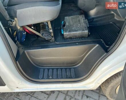 Білий Рено Мастєр, об'ємом двигуна 2.3 л та пробігом 405 тис. км за 17000 $, фото 31 на Automoto.ua