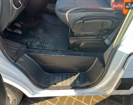 Білий Рено Мастєр, об'ємом двигуна 2.3 л та пробігом 405 тис. км за 17000 $, фото 16 на Automoto.ua