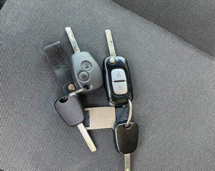 Белый Рено Мастер, объемом двигателя 2.3 л и пробегом 380 тыс. км за 19800 $, фото 5 на Automoto.ua