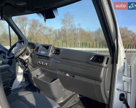 Белый Рено Мастер, объемом двигателя 2.3 л и пробегом 380 тыс. км за 19800 $, фото 12 на Automoto.ua