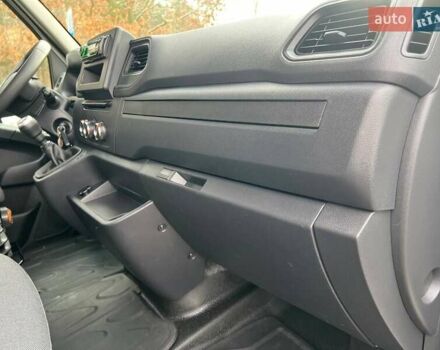 Белый Рено Мастер, объемом двигателя 2.3 л и пробегом 330 тыс. км за 21999 $, фото 80 на Automoto.ua