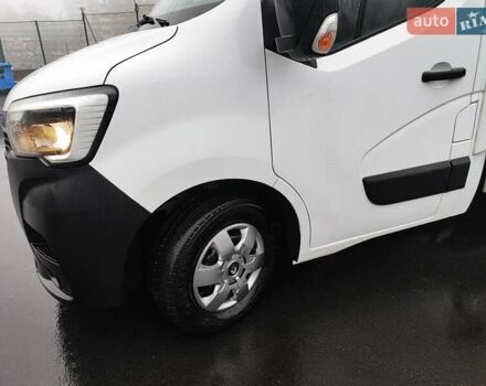 Белый Рено Мастер, объемом двигателя 2.3 л и пробегом 283 тыс. км за 19999 $, фото 9 на Automoto.ua