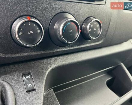 Белый Рено Мастер, объемом двигателя 2.3 л и пробегом 330 тыс. км за 21999 $, фото 75 на Automoto.ua