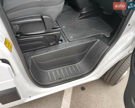 Білий Рено Мастєр, об'ємом двигуна 2.3 л та пробігом 286 тис. км за 19999 $, фото 35 на Automoto.ua