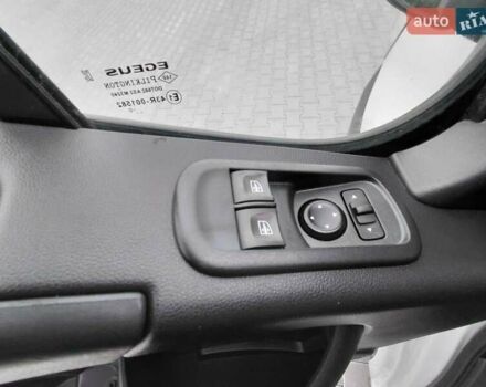 Белый Рено Мастер, объемом двигателя 2.3 л и пробегом 283 тыс. км за 19999 $, фото 49 на Automoto.ua