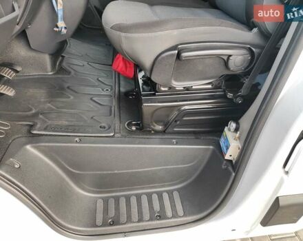 Белый Рено Мастер, объемом двигателя 2.3 л и пробегом 283 тыс. км за 19999 $, фото 43 на Automoto.ua