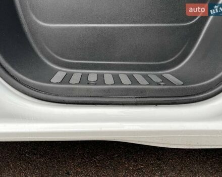 Белый Рено Мастер, объемом двигателя 2.3 л и пробегом 248 тыс. км за 21500 $, фото 65 на Automoto.ua