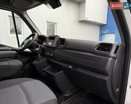 Белый Рено Мастер, объемом двигателя 2.3 л и пробегом 290 тыс. км за 19950 $, фото 60 на Automoto.ua