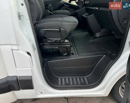 Белый Рено Мастер, объемом двигателя 2.3 л и пробегом 330 тыс. км за 21999 $, фото 78 на Automoto.ua