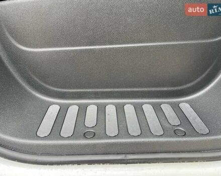 Белый Рено Мастер, объемом двигателя 2.3 л и пробегом 330 тыс. км за 21999 $, фото 76 на Automoto.ua