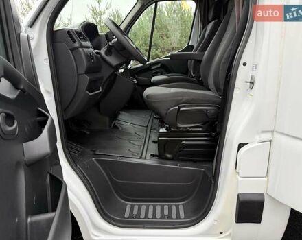 Белый Рено Мастер, объемом двигателя 2.3 л и пробегом 290 тыс. км за 19950 $, фото 46 на Automoto.ua