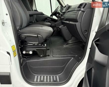 Белый Рено Мастер, объемом двигателя 2.3 л и пробегом 290 тыс. км за 19950 $, фото 56 на Automoto.ua