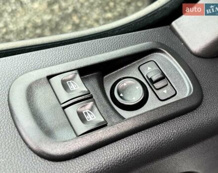 Белый Рено Мастер, объемом двигателя 2.3 л и пробегом 316 тыс. км за 19999 $, фото 37 на Automoto.ua